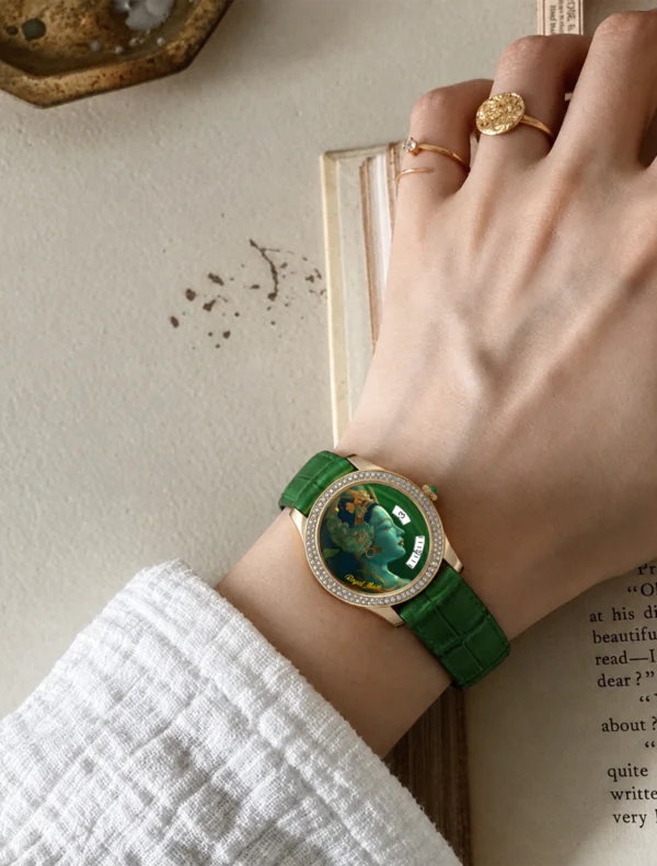 绿度母1-佩戴 Royal Muse Green Tara Watch™